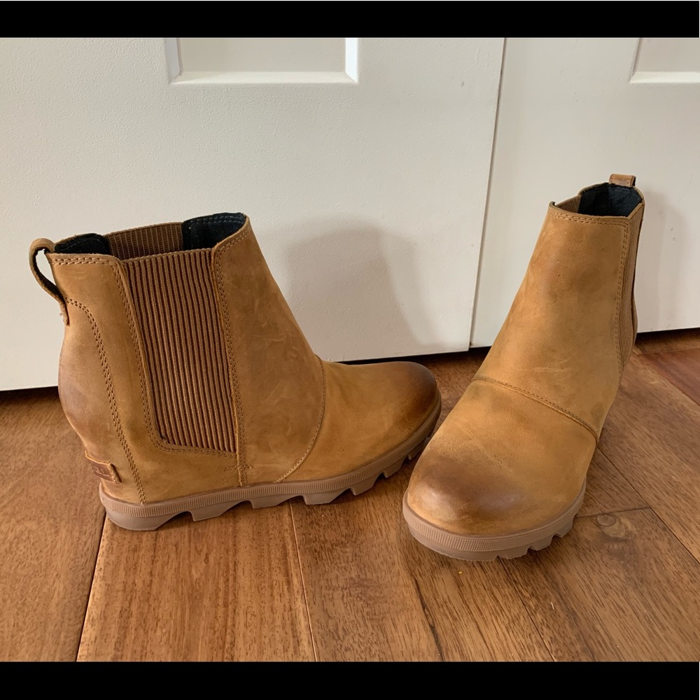 Sorel Joan of Arctic Wedge ll Chelsea Boots 8.5